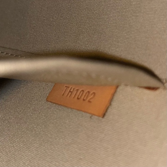 Louis Vuitton Monogram Vernis Reade MM Orange Tote — 100% Guaranteed Authentic - Picture 5 of 14